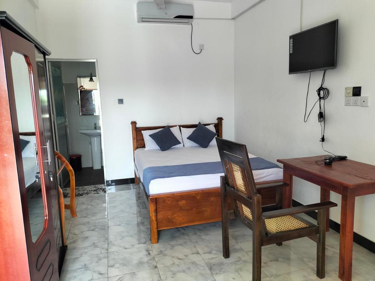 Hotel Sun Blue Uppuveli Bagian luar foto