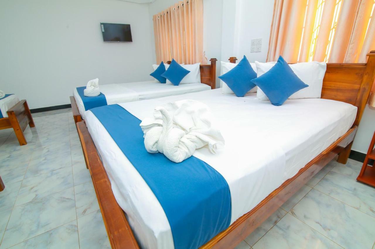 Hotel Sun Blue Uppuveli Bagian luar foto